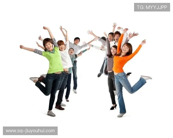 白色足球衣帅哥头像，展现青春活力与运动风采的完美结合